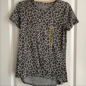 NWT Trendy Zoe & Liv gray leopard print short sleeve t shirt!